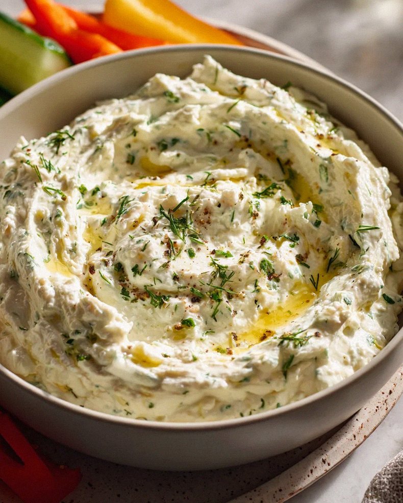 Cremiger Feta Dip mit Knoblauch & Joghurt – Dein Genuss! – Schritt 2