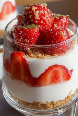 Erdbeer-Dessert im Glas mit Joghurt