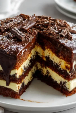 Frischkäse Brownie Layer Cake mit köstlicher Schokoladenglasur