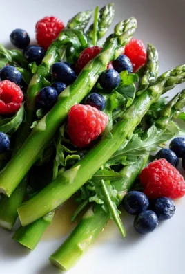 Grüner Spargel Salat Mit Erdnon-alcoholic beeren & Rucola