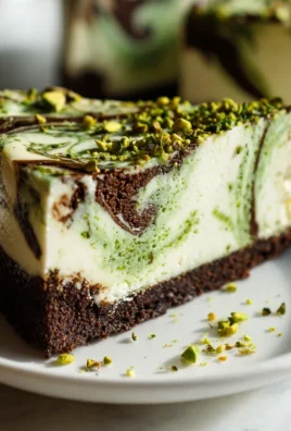 Pistazien Swirl Cheesecake mit Schoko-Keks-Boden Rezept